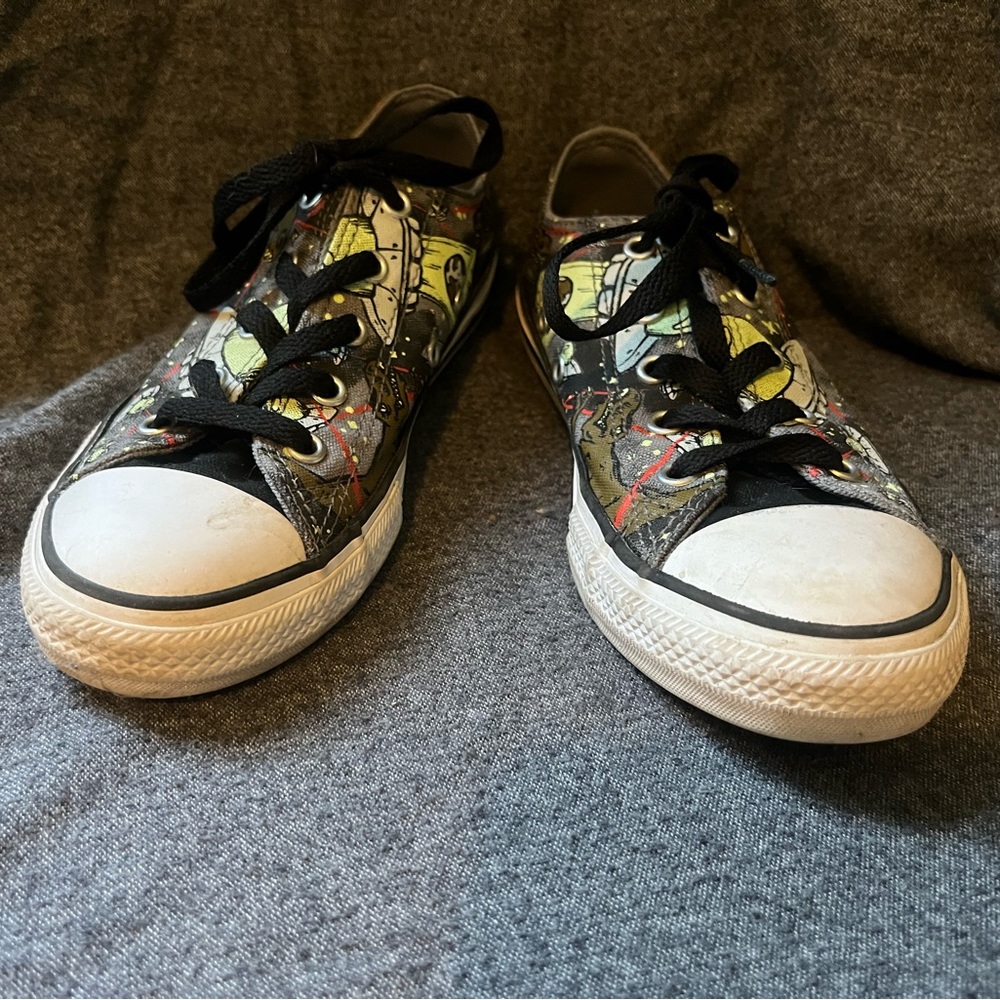 Kids converse sneakers